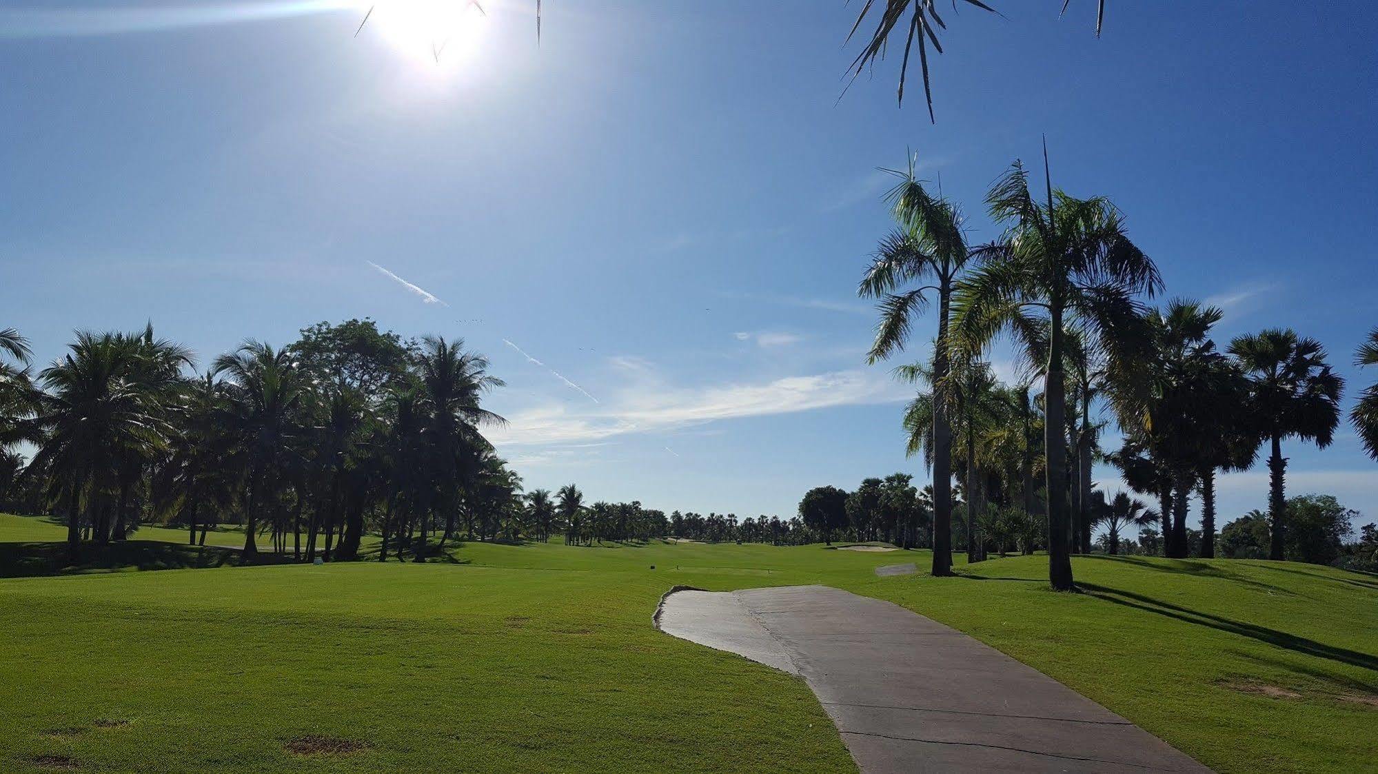 Готель Suwan Golf & Country Club Накхонпатхом Екстер'єр фото