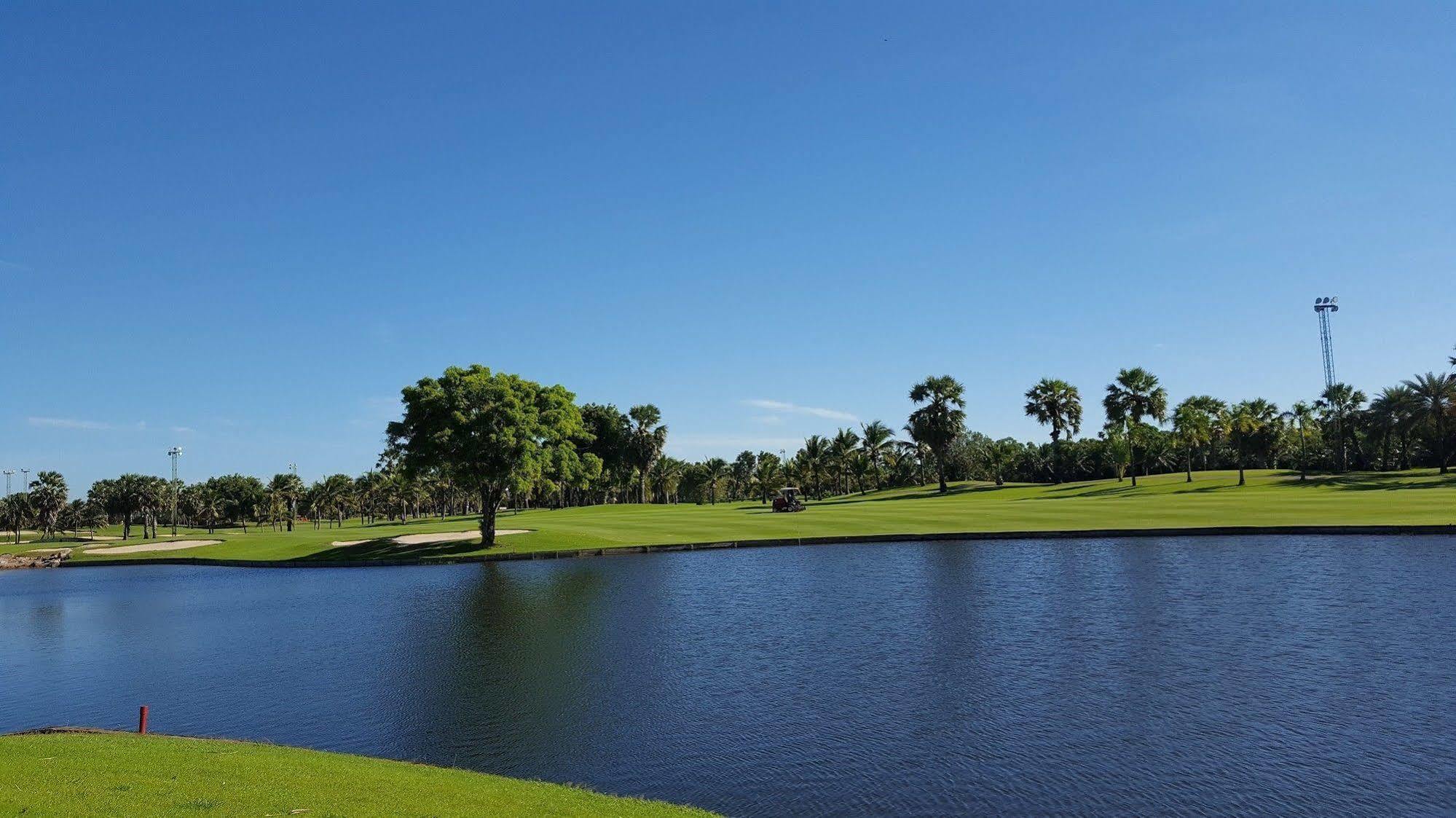 Готель Suwan Golf & Country Club Накхонпатхом Екстер'єр фото