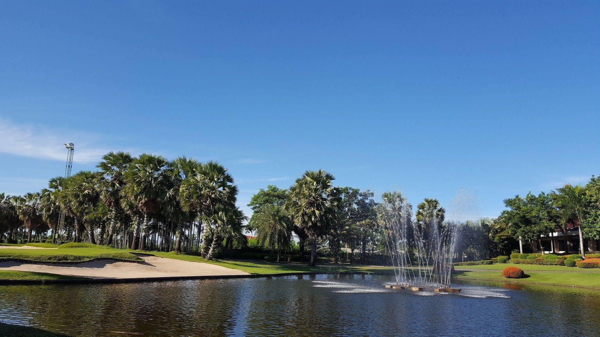 Готель Suwan Golf & Country Club Накхонпатхом Екстер'єр фото