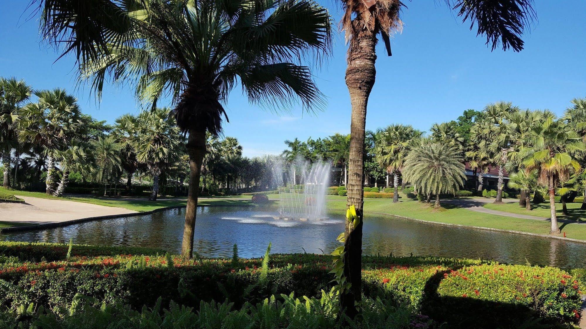 Готель Suwan Golf & Country Club Накхонпатхом Екстер'єр фото