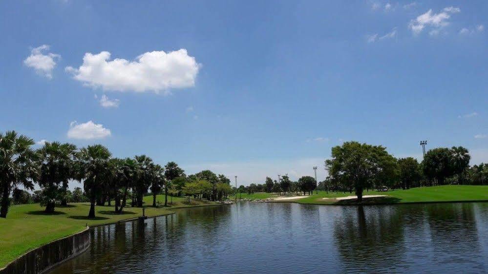 Готель Suwan Golf & Country Club Накхонпатхом Екстер'єр фото