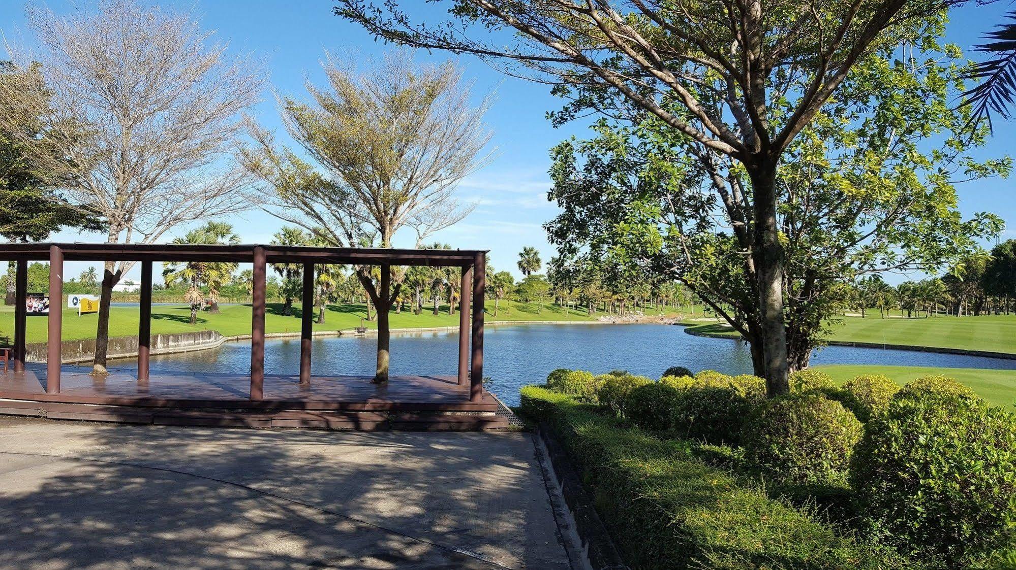 Готель Suwan Golf & Country Club Накхонпатхом Екстер'єр фото